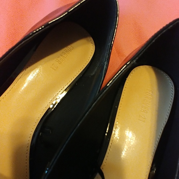 Black pointy faux leather loafers - Picture 4 of 4